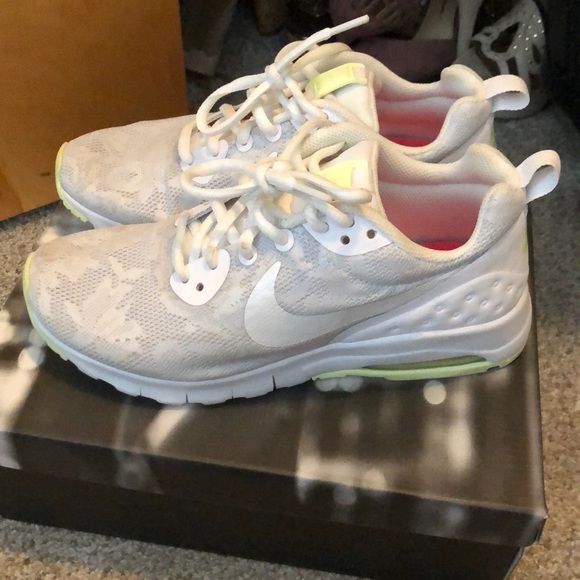 Nike Shoes - 6.5 Nike air sneakers